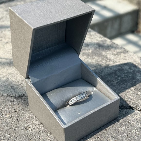 Gorgeous Men's White Gold Diamond Ring - $3,500 Appraisal - Picture 1 of 4